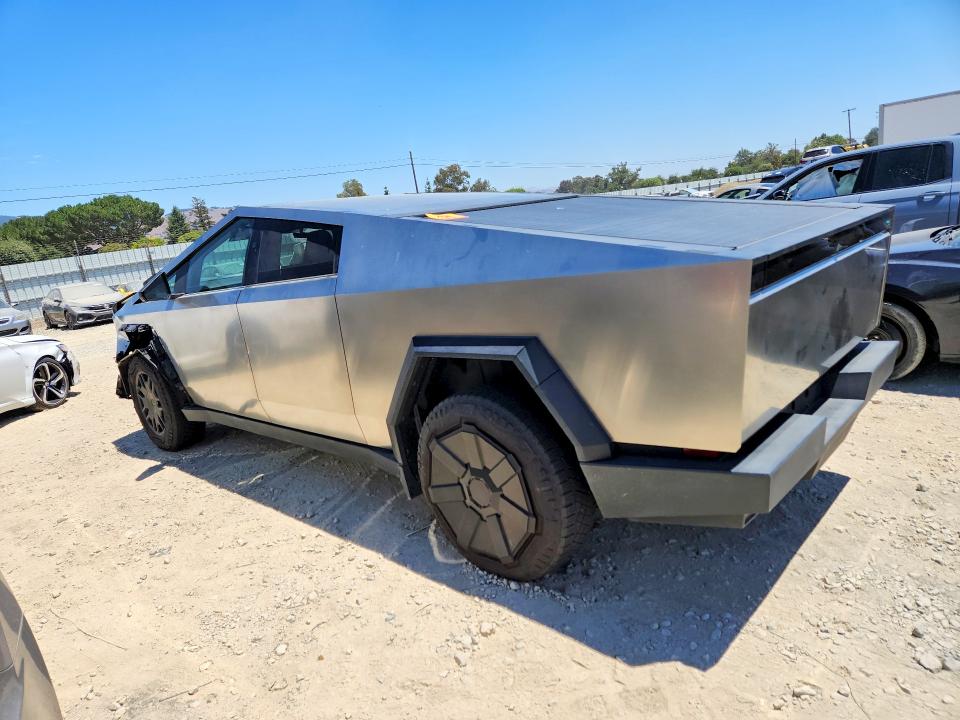 60273976 :رقم المزاد ، 7G2CEHED1RA022557 vin ، 2024 Tesla Cybertruck مزاد بيع