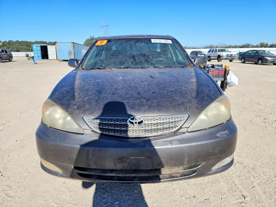 62707186 :رقم المزاد ، JTDBF30KX20026098 vin ، 2002 Toyota Camry مزاد بيع