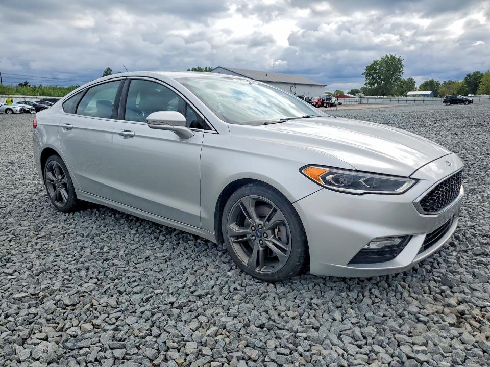 61854286 :رقم المزاد ، 3FA6P0VP3HR282745 vin ، 2017 Ford Fusion مزاد بيع