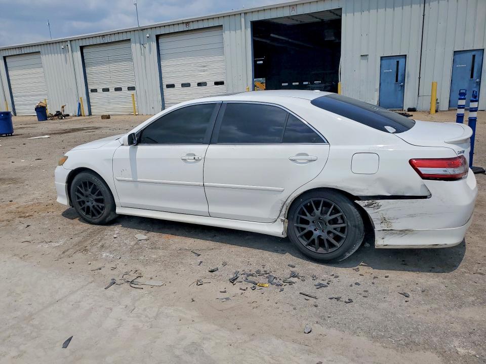 63523386 :رقم المزاد ، 4T1BF3EK2BU710706 vin ، 2011 Toyota Camry مزاد بيع
