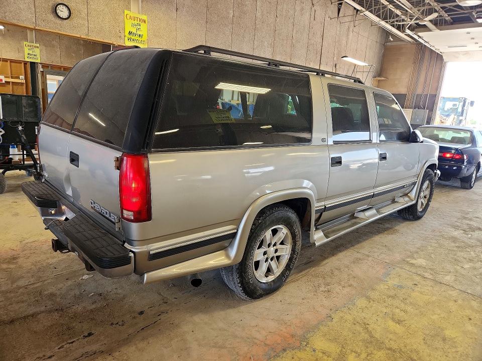 Продаж на аукціоні авто 1999 Chevrolet Suburban, vin: 1GNFK16R4XJ443652, номер лоту: 58874616