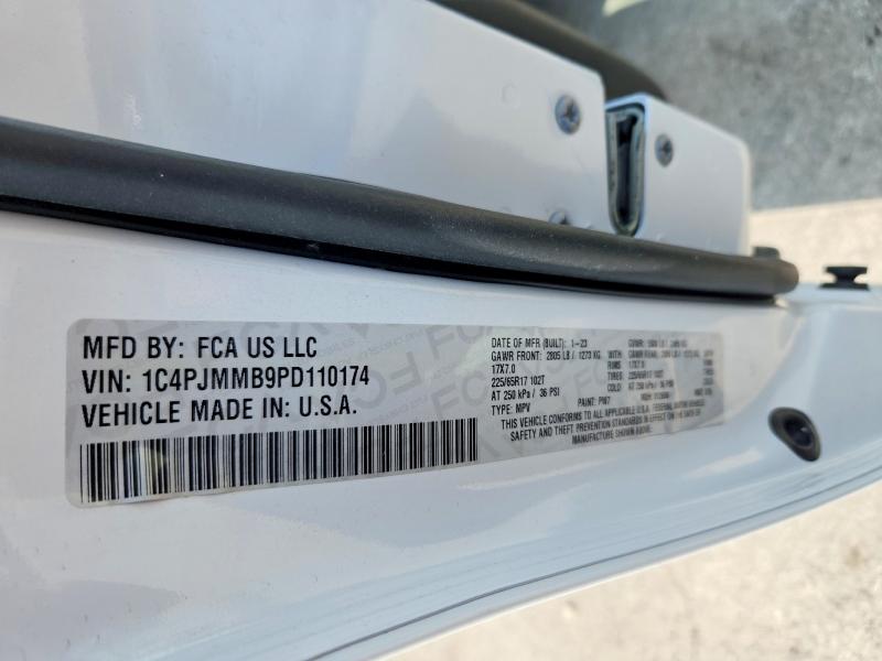 61358156 :رقم المزاد ، 1C4PJMMB9PD110174 vin ، 2023 Jeep Cherokee مزاد بيع