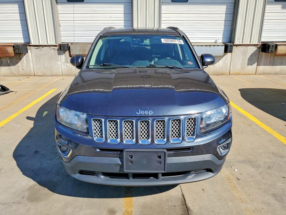 60580716 :رقم المزاد ، 1C4NJCEA2FD111205 vin ، 2015 Jeep Compass مزاد بيع
