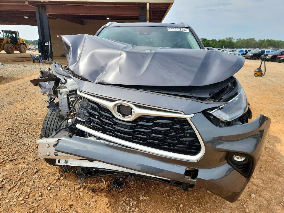 60665706 :رقم المزاد ، 5TDGZRAH4NS542381 vin ، 2022 Toyota Highlander مزاد بيع