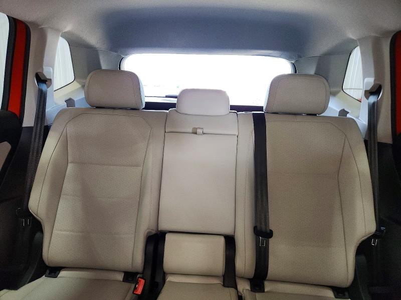 60822606 :رقم المزاد ، 3VV2B7AX0JM074574 vin ، 2018 Volkswagen Tiguan مزاد بيع