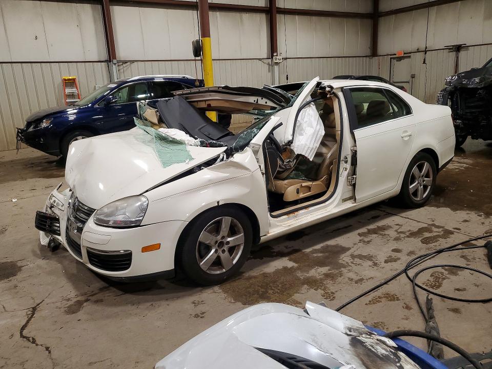 60673866 :رقم المزاد ، 3VWRZ71K68M012911 vin ، 2008 Volkswagen Jetta مزاد بيع