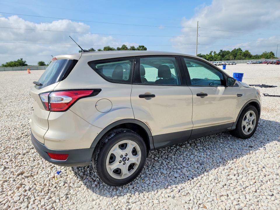 63007536 :رقم المزاد ، 1FMCU0F79HUE07921 vin ، 2017 Ford Escape مزاد بيع