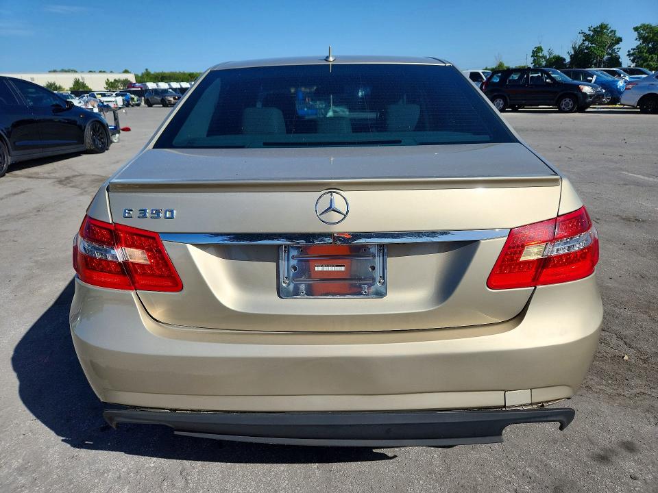 60818396 :رقم المزاد ، WDDHF5GB0AA036178 vin ، 2010 Mercedes-benz E مزاد بيع