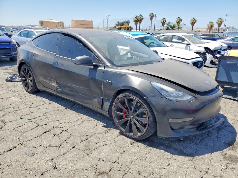 62893216 :رقم المزاد ، 5YJ3E1EB6JF055120 vin ، 2018 Tesla Model 3 مزاد بيع