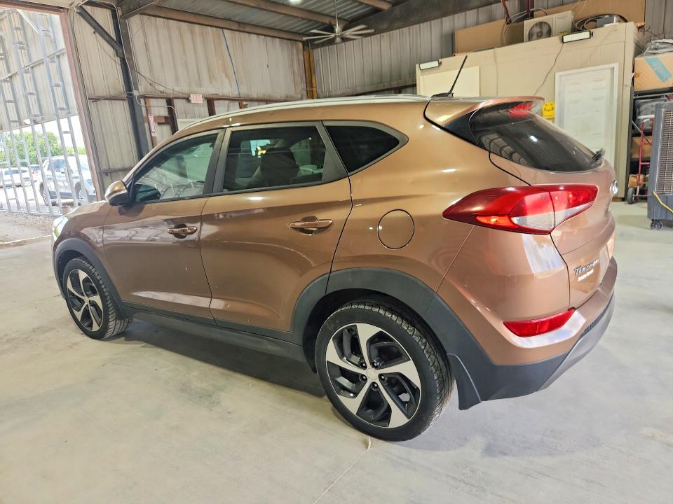 61334916 :رقم المزاد ، KM8J3CA27GU229772 vin ، 2016 Hyundai Tucson مزاد بيع