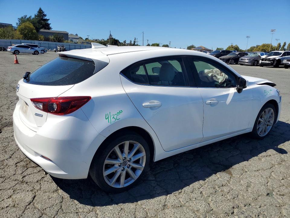 62633936 :رقم المزاد ، 3MZBN1M3XHM127414 vin ، 2017 Mazda 3 مزاد بيع