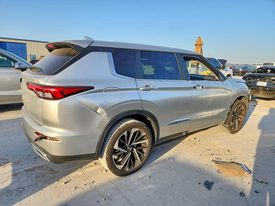 2022 Mitsubishi Outlander მანქანა იყიდება აუქციონზე, vin: JA4J3TA80NZ018447, აუქციონის ნომერი: 61867266