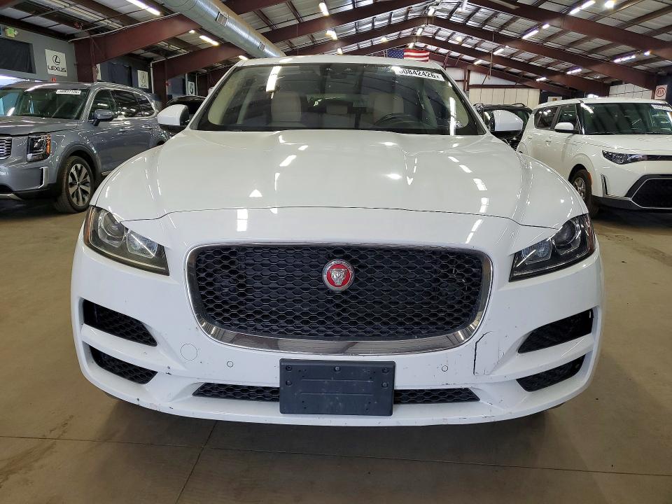 60842426 :رقم المزاد ، SADCS2FXXKA356710 vin ، 2019 Jaguar F-pace مزاد بيع
