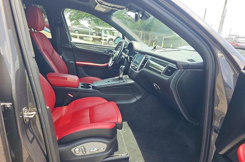 60633866 :رقم المزاد ، WP1AG2A59JLB62312 vin ، 2018 Porsche Macan مزاد بيع