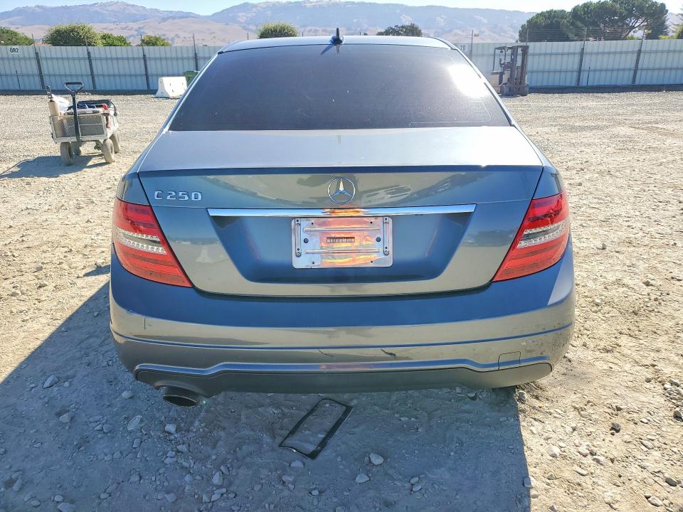2012 Mercedes-benz C მანქანა იყიდება აუქციონზე, vin: WDDGF4HB7CR240422, აუქციონის ნომერი: 62632196