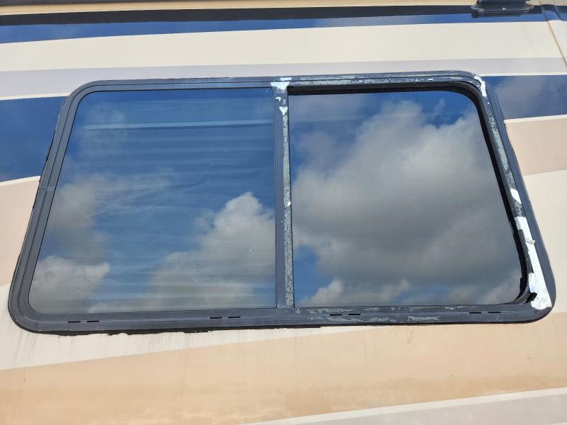 62359186 :رقم المزاد ، 4UZACJDT28CZ79208 vin ، 2008 Freightliner Chassis مزاد بيع