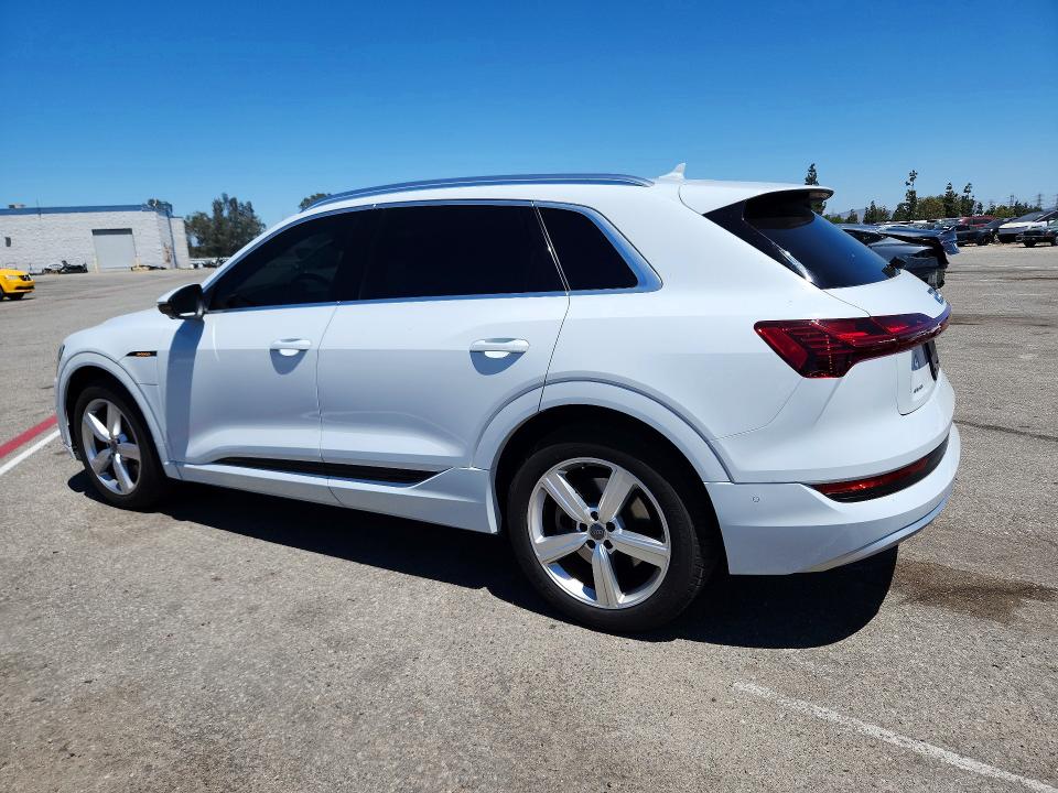 Продажа на аукционе авто 2019 Audi E-tron, vin: WA1LAAGE6KB005397, номер лота: 60200466