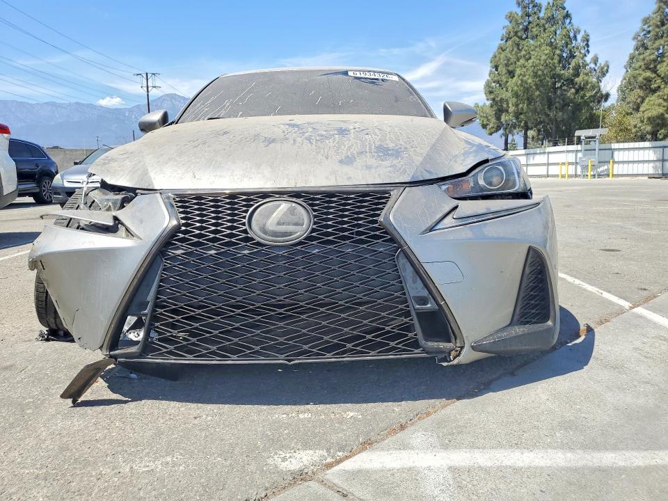 61934326 :رقم المزاد ، JTHBA1D24J5073270 vin ، 2018 Lexus Is مزاد بيع