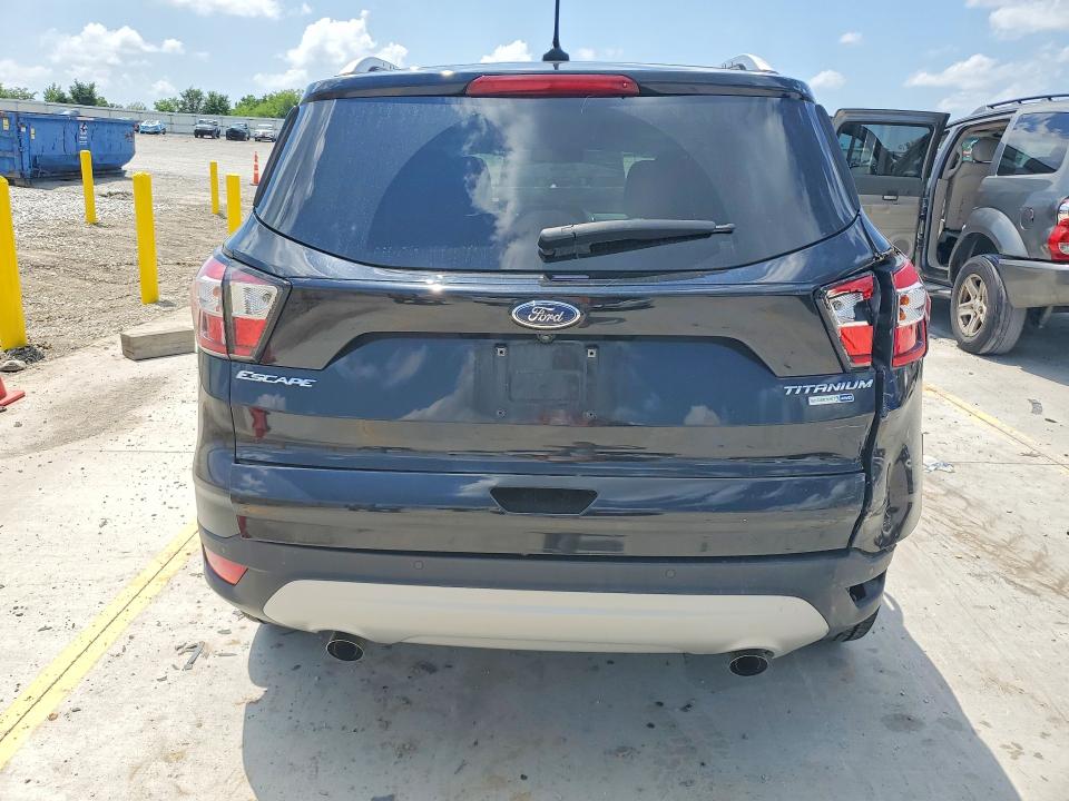 59775246 :رقم المزاد ، 1FMCU9J9XJUA82053 vin ، 2018 Ford Escape مزاد بيع