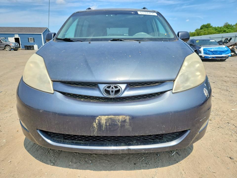 61396256 :رقم المزاد ، 5TDYK4CC4AS295418 vin ، 2010 Toyota Sienna مزاد بيع