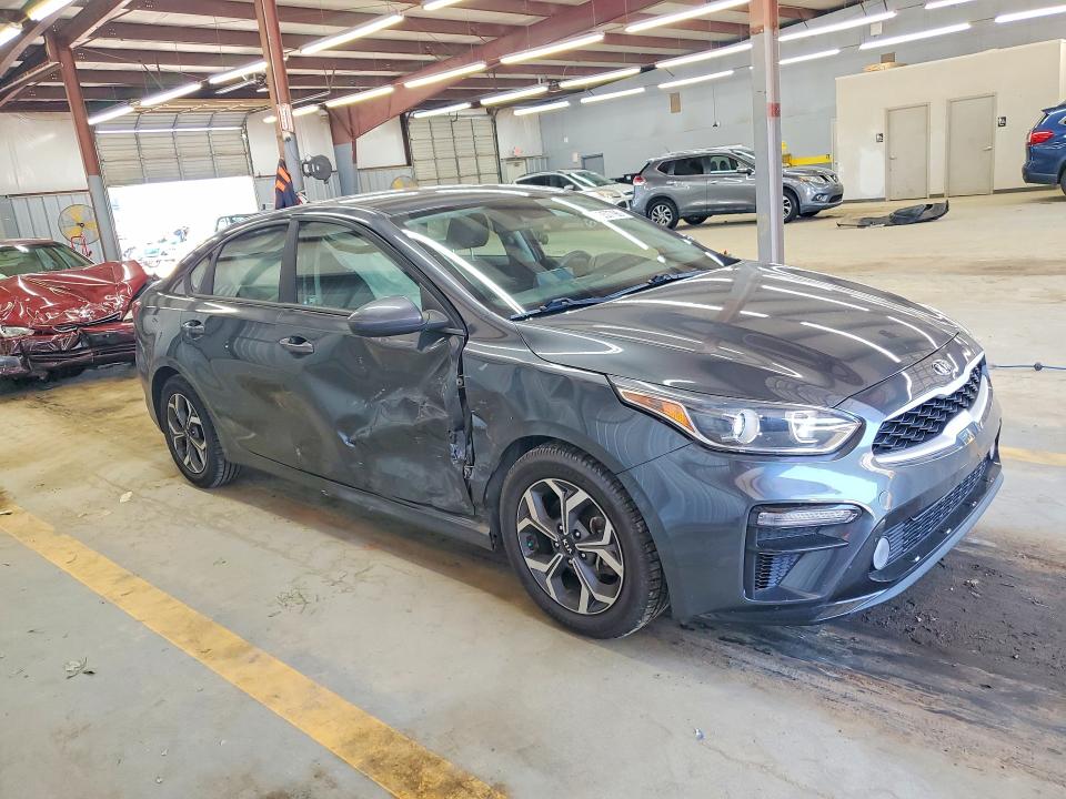2021 Kia Forte მანქანა იყიდება აუქციონზე, vin: 3KPF24AD3ME352984, აუქციონის ნომერი: 61557796