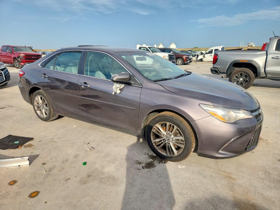 61369696 :رقم المزاد ، 4T1BF1FKXGU124457 vin ، 2016 Toyota Camry مزاد بيع