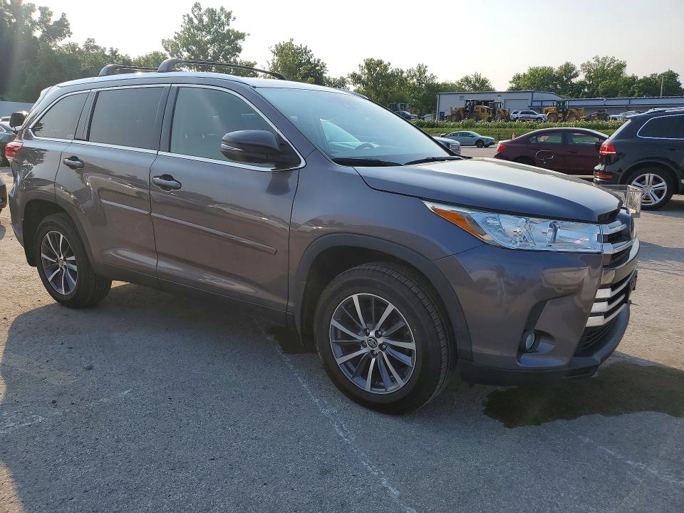 62932836 :رقم المزاد ، 5TDJZRFH9KS578819 vin ، 2019 Toyota Highlander مزاد بيع