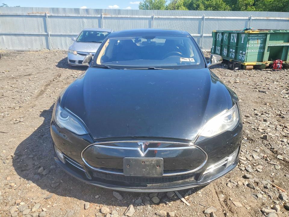 60146076 :رقم المزاد ، 5YJSA1CN1DFP12575 vin ، 2013 Tesla Model S مزاد بيع