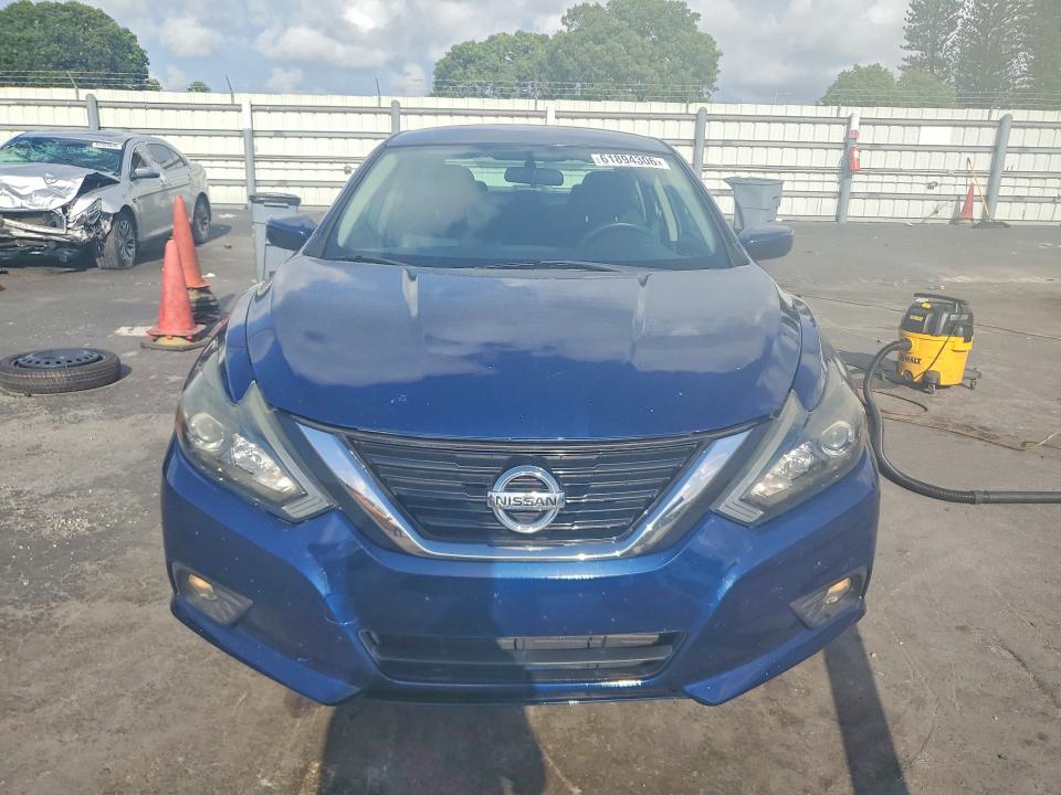 Продажа на аукционе авто 2017 Nissan Altima, vin: 1N4AL3APXHC197784, номер лота: 61894306