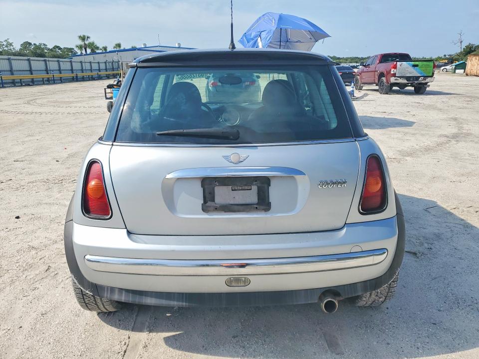 63128886 :رقم المزاد ، WMWRC334X2TC37790 vin ، 2002 Mini Cooper مزاد بيع
