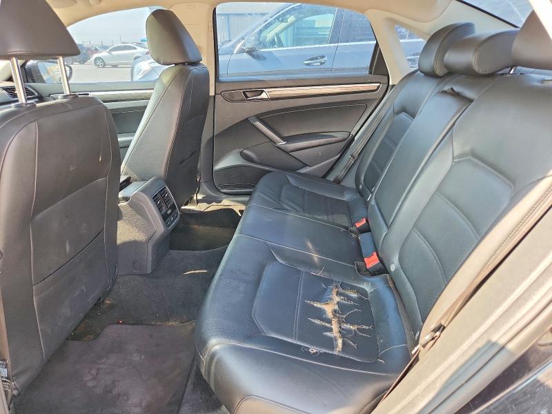 61582196 :رقم المزاد ، 1VWBA7A36JC009807 vin ، 2018 Volkswagen Passat مزاد بيع