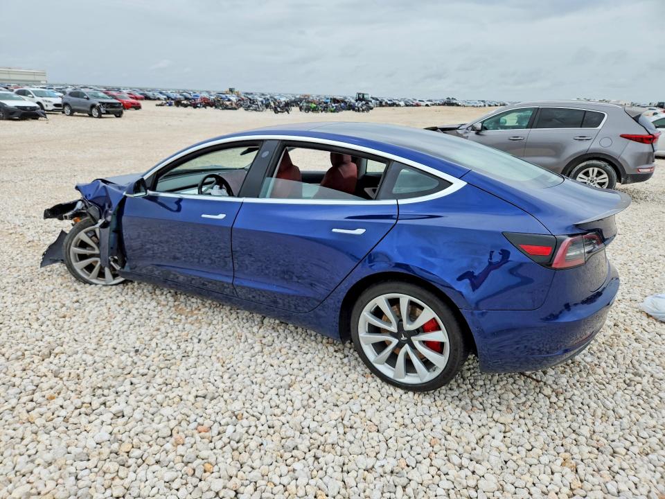 Продажа на аукционе авто 2018 Tesla Model 3, vin: 5YJ3E1EB1JF080930, номер лота: 61354046