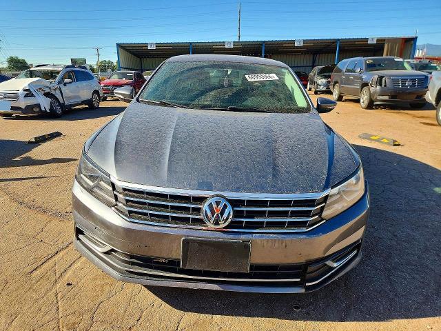 60990066 :رقم المزاد ، 1VWBT7A37HC075772 vin ، 2017 Volkswagen Passat مزاد بيع