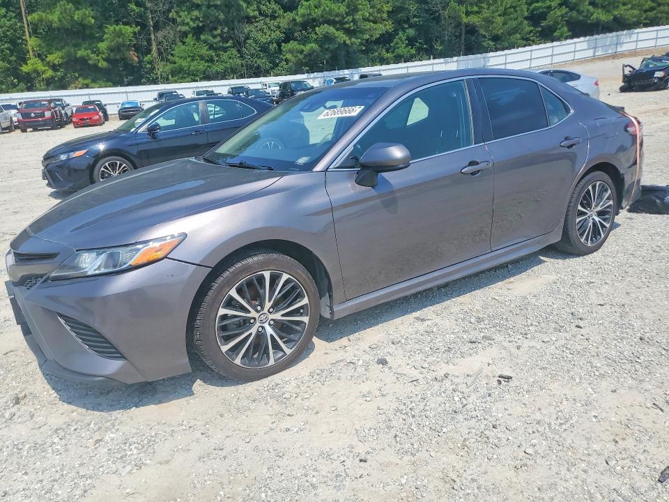 62689666 :رقم المزاد ، 4T1G11AK2LU347307 vin ، 2020 Toyota Camry مزاد بيع