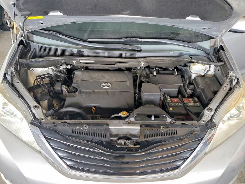 59686796 :رقم المزاد ، 5TDKK3DC6DS381798 vin ، 2013 Toyota Sienna مزاد بيع