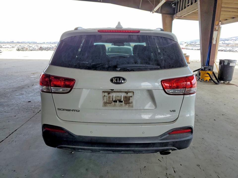 Продажа на аукционе авто 2016 Kia Sorento, vin: 5XYPGDA59GG173984, номер лота: 61901586