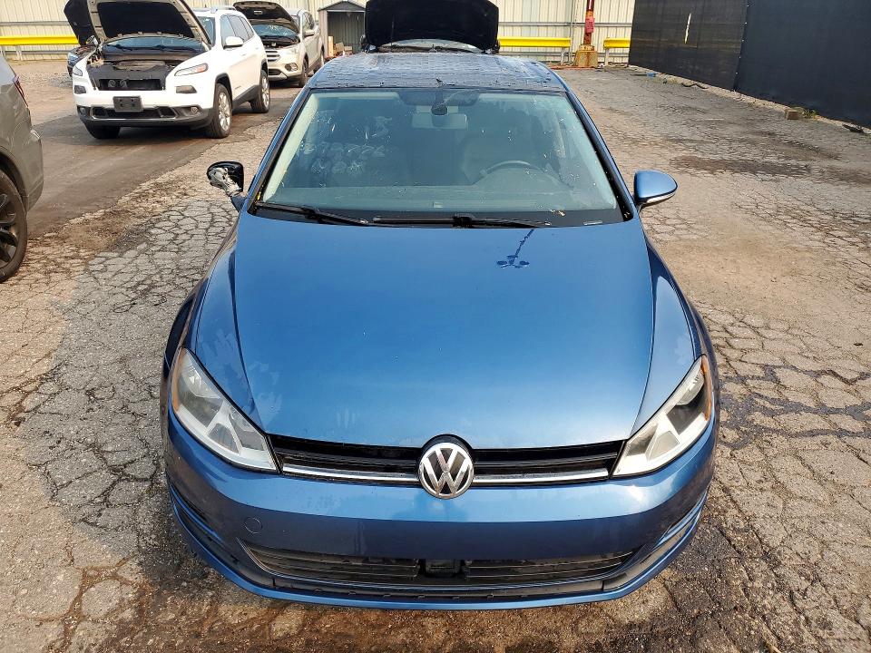 60927766 :رقم المزاد ، 3VW117AU1HM069717 vin ، 2017 Volkswagen Golf مزاد بيع