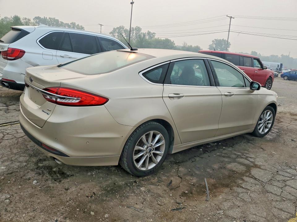 61475856 :رقم المزاد ، 3FA6P0LU4HR100348 vin ، 2017 Ford Fusion مزاد بيع