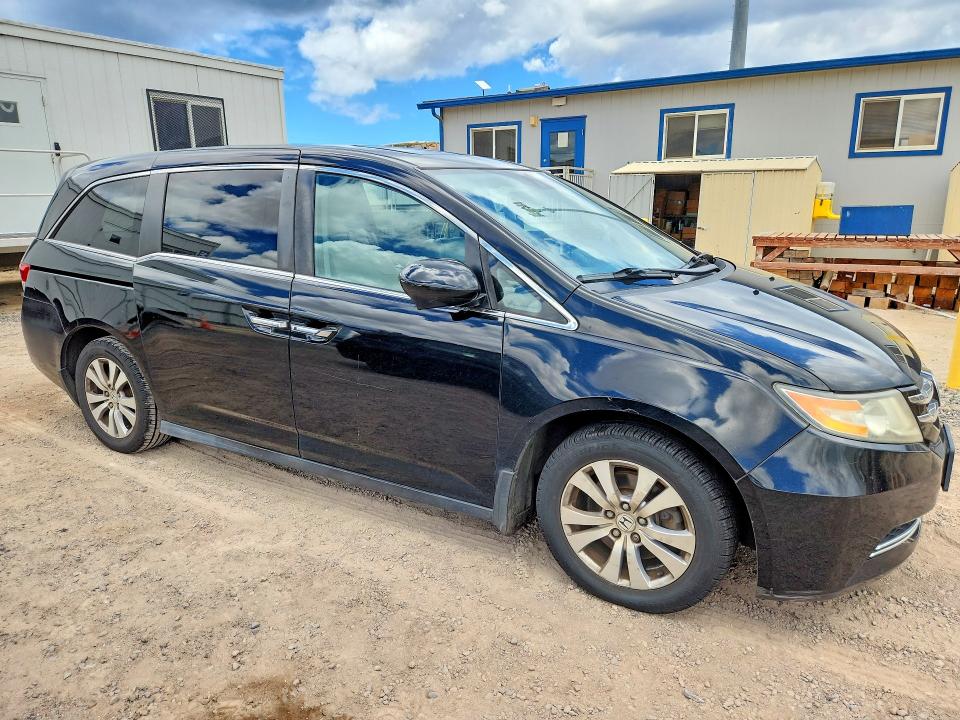 60699926 :رقم المزاد ، 5FNRL5H65FB127566 vin ، 2015 Honda Odyssey مزاد بيع