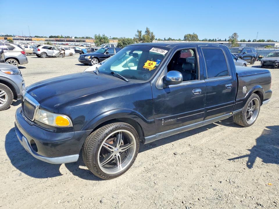62382756 :رقم المزاد ، 5LTEW05A22KJ03060 vin ، 2002 Lincoln Blackwood مزاد بيع