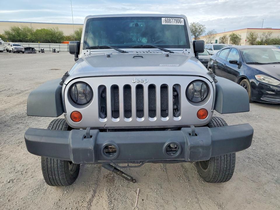 60877906 :رقم المزاد ، 1C4BJWFG7DL588156 vin ، 2013 Jeep Wrangler Unlimited مزاد بيع