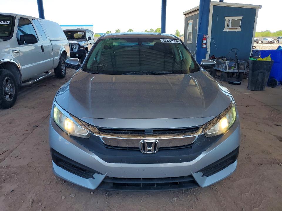 62341666 :رقم المزاد ، 19XFC2F71JE041277 vin ، 2018 Honda Civic مزاد بيع