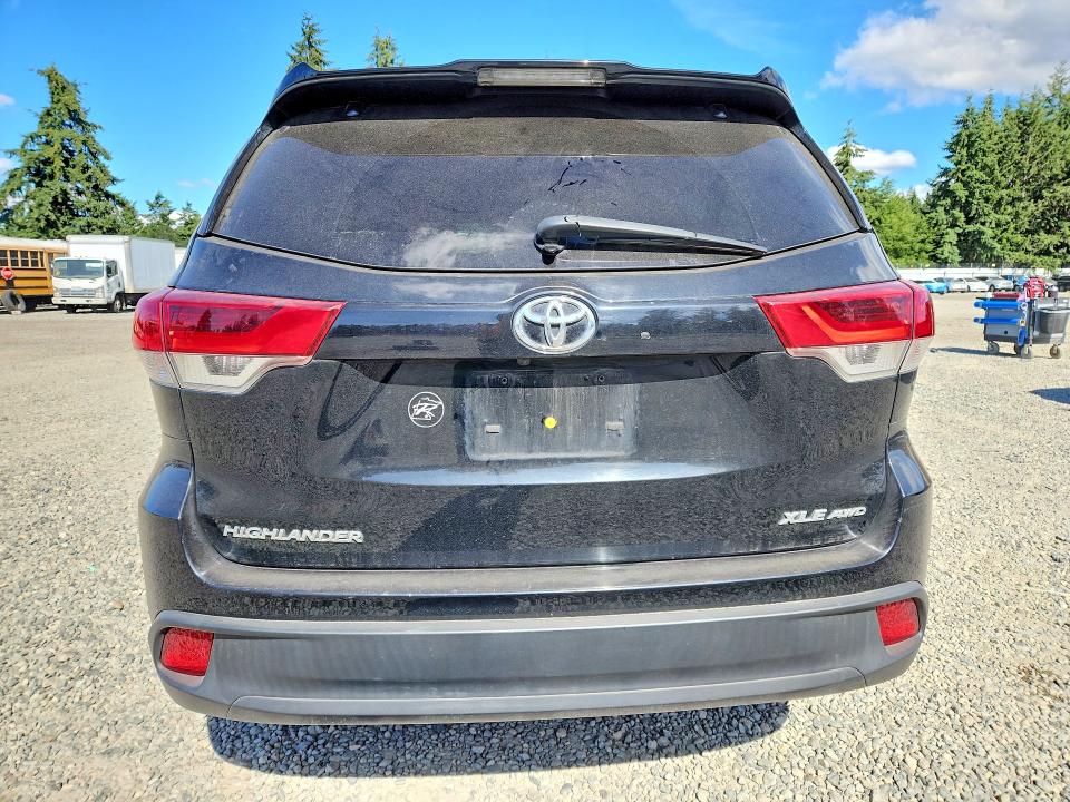 2018 Toyota Highlander მანქანა იყიდება აუქციონზე, vin: 5TDJZRFH9JS905993, აუქციონის ნომერი: 59403476