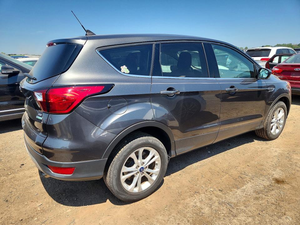 2019 Ford Escape მანქანა იყიდება აუქციონზე, vin: 1FMCU0GD4KUB75949, აუქციონის ნომერი: 60667526