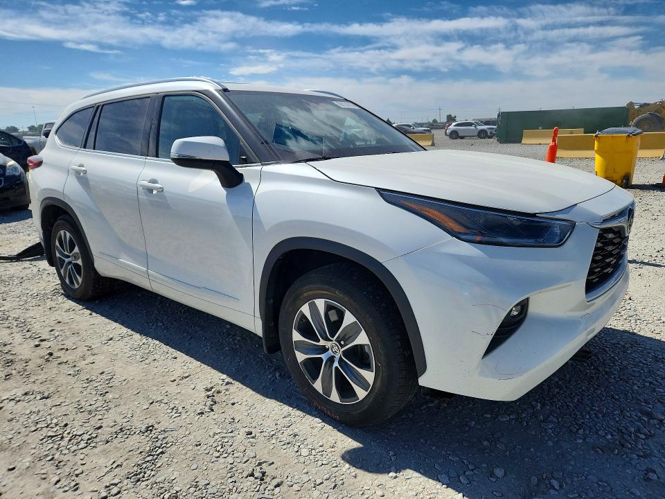 60134166 :رقم المزاد ، 5TDHZRBHXMS538014 vin ، 2021 Toyota Highlander مزاد بيع