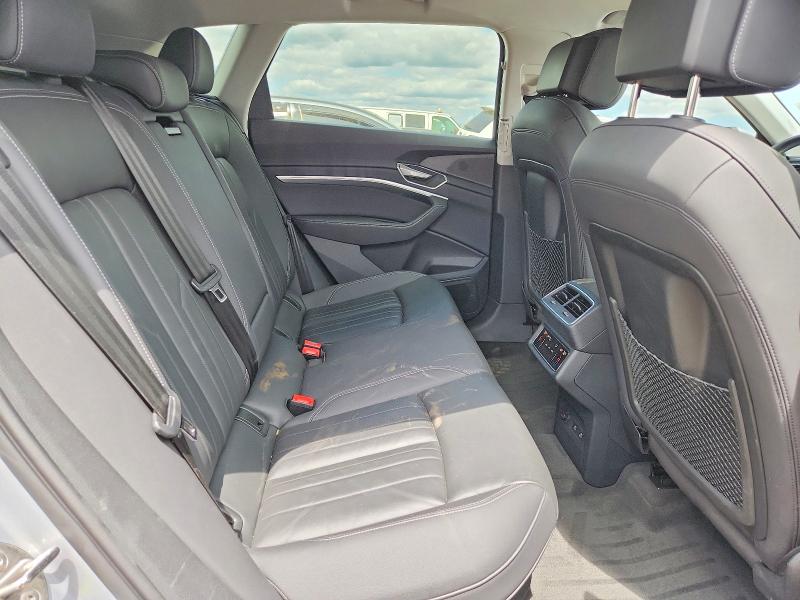62035866 :رقم المزاد ، WA1AAAGE8NB047453 vin ، 2022 Audi E-tron مزاد بيع