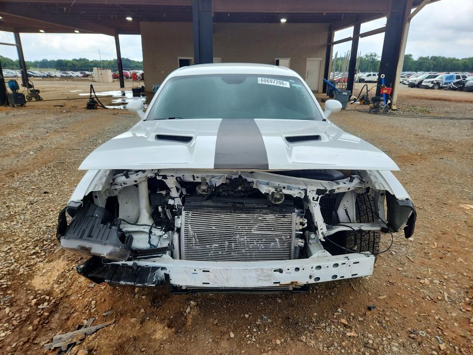 60697206 :رقم المزاد ، 2C3CDZBT8JH271290 vin ، 2018 Dodge Challenger مزاد بيع