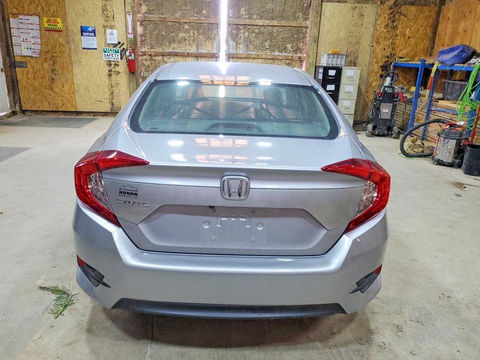 Продаж на аукціоні авто 2018 Honda Civic, vin: 2HGFC2F53JH521700, номер лоту: 62681796