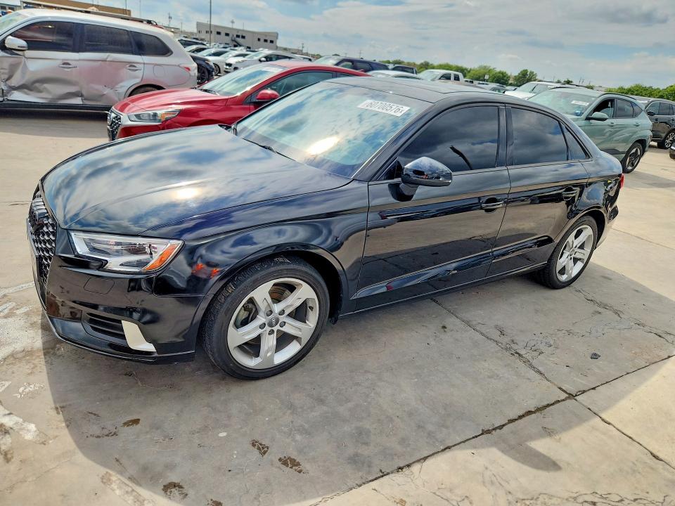 60700576 :رقم المزاد ، WAUAUGFF1H1026106 vin ، 2017 Audi A3 مزاد بيع