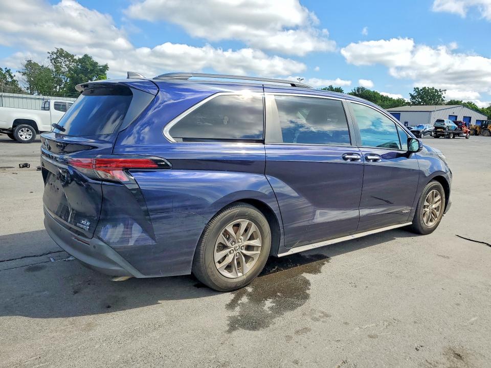 Продажа на аукционе авто 2021 Toyota Sienna, vin: 5TDJRKEC7MS016207, номер лота: 59731606